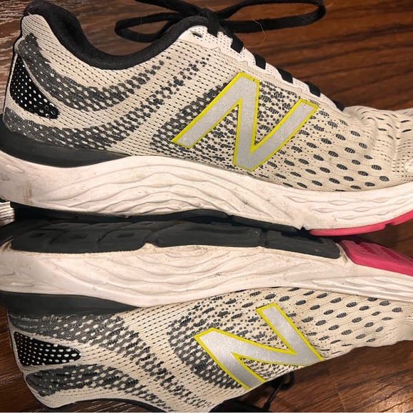 New Balance Women's 680 V6 Running Shoe - Picture 4 of 4